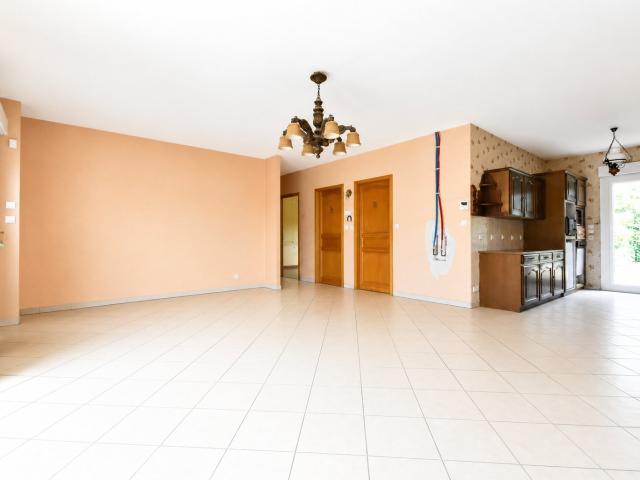 Maison individuelle de plain pied avec jardin et garage