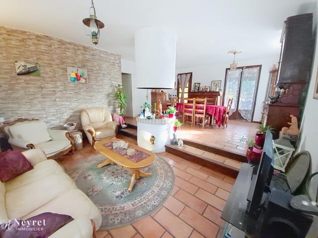 Maison individuelle de plain pied de 107m2, 4 chambres, 62m2 de garage, terrain de 1886 m2