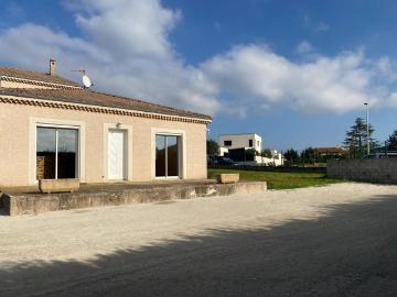 Maison individuelle de plain pied T5 à louer, cette.
