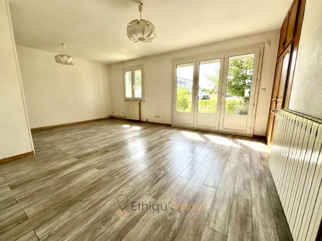 Maison individuelle de plein pied sur 710 m2 de terrain avec