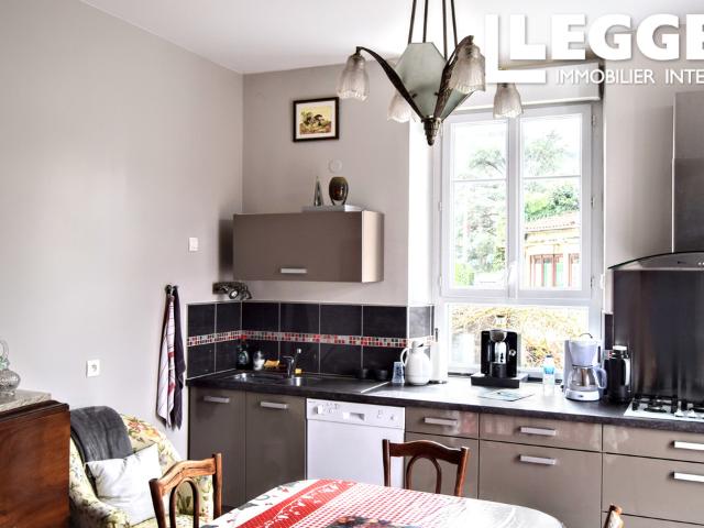 Maison individuelle de six chambres avec deux studios indépendants dans le village de Loures Barousse