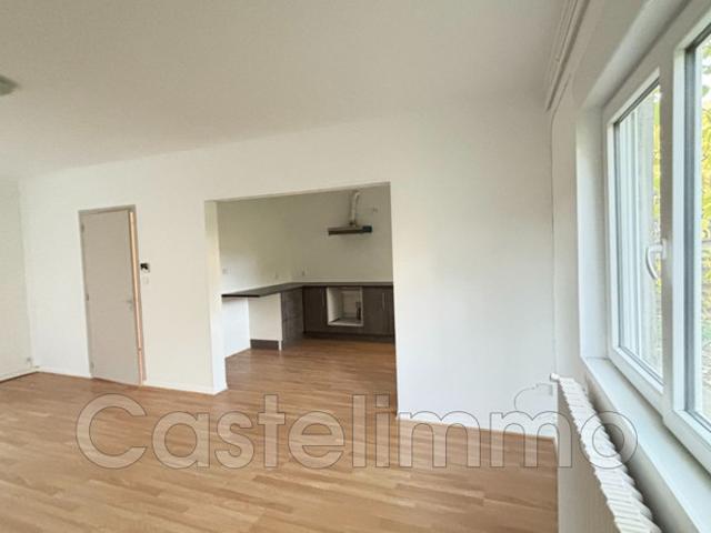 Maison familiale T6 au calme avec espace professionnel et jard