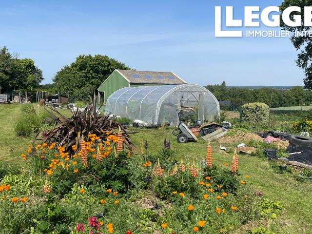 Maison individuelle de village, 4 chambres, avec grand jardin établi de 1762 m². Visite fortement recommandée