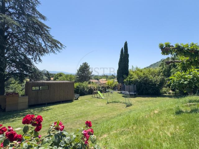 Maison individuelle de 180m2 et dépendance de 20m2 sur terra. 180m² Saint Georges les Bains