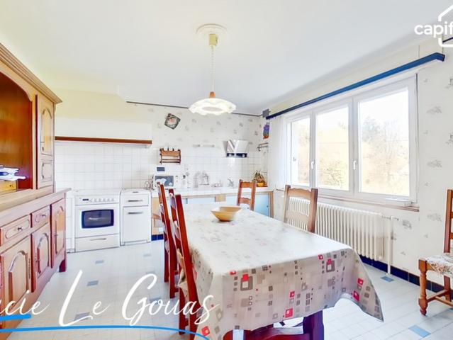 Maison individuelle de 186m², 6 chambres, 2 garages, grand jardin