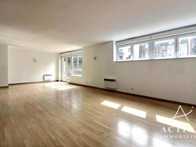 Maison individuelle de 120m² cachée de la rue – Emplacement idéal garage 3 véhicules Lille Centre