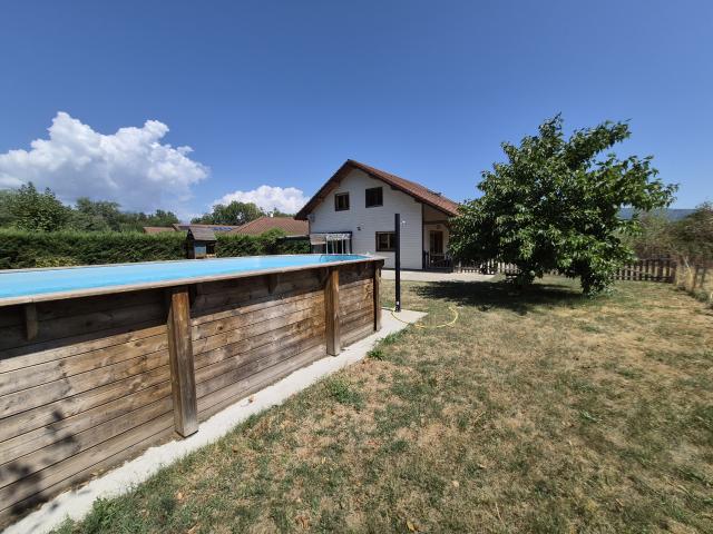 Maison individuelle de 2011 de type ossature bois de 141 m2 édifiée sur un terrain de 2292 m2