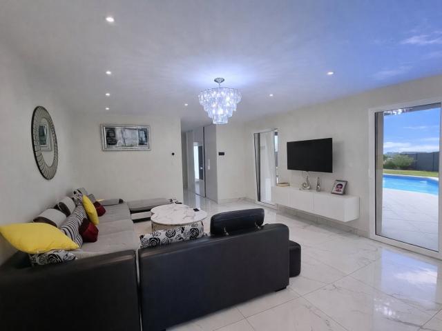 Maison individuelle de 2024, 4 chambres avec piscine et garage à AHUY