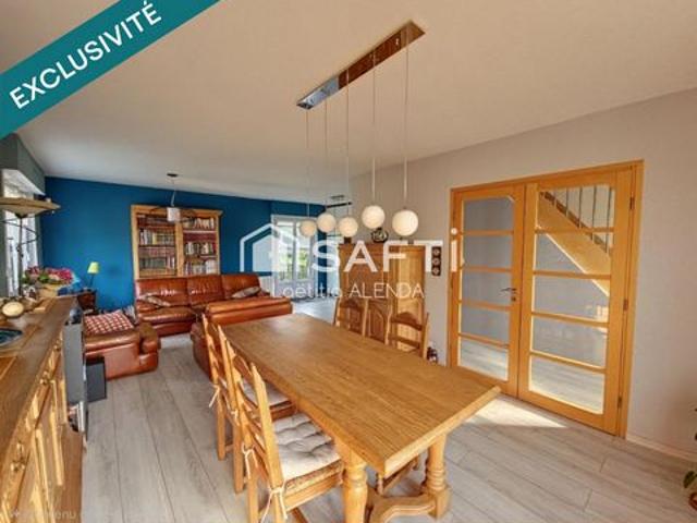 Maison individuelle de 210 m2 avec piscine couverte et chauffée!