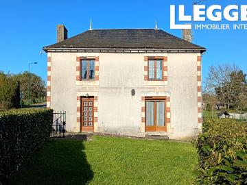 Maison individuelle de 3 chambres avec cuisine ouverte sur la salle à manger. Grand garage et jardin