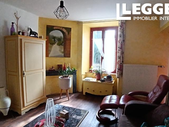 Maison individuelle de 3 chambres sur deux niveaux avec efficacité énergétique supérieure et atelier artisanal