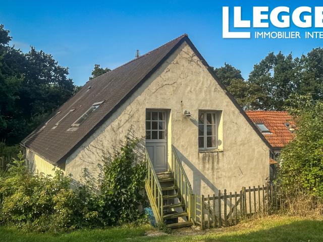 Maison individuelle de 5 chambres, proche du port ferry, dans un cadre rural. Revenues 12.000€/an