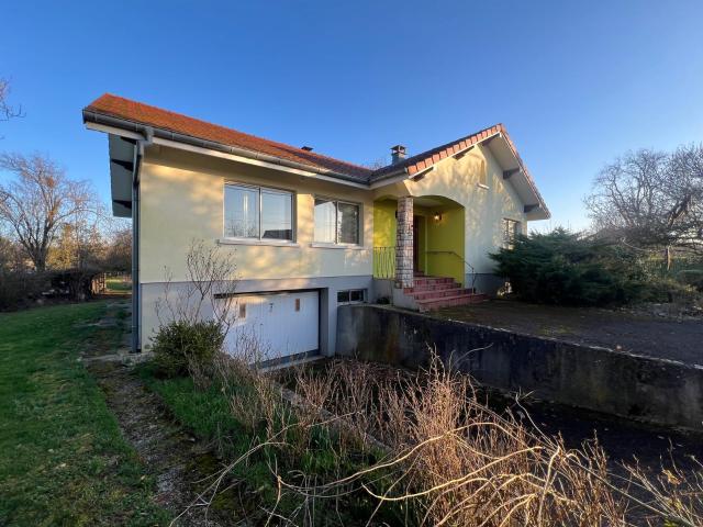 Maison individuelle de 6 pièces avec étang et parcelle constructible à Suarce