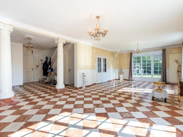 Maison individuelle de 7 pièces de 220m² en vente à Sarcelles Idéal pour les familles