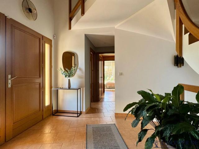 Maison individuelle de 9 pièce s 268 m²