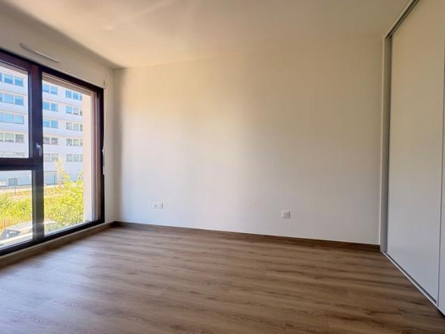Maison individuelle en duplex 2 chambres avec terrasse, ja