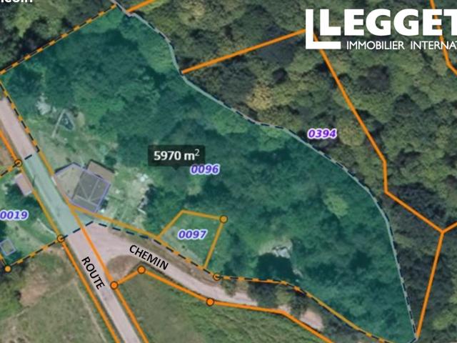 Maison individuelle en pierre et ardoise de 3 chambres, sur 5890m² de pelouse et de bois