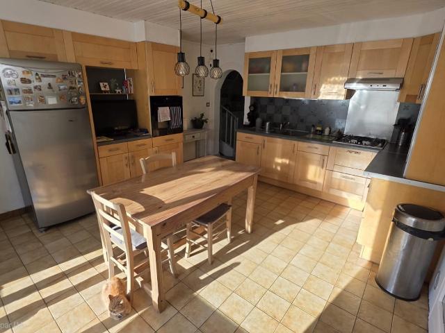 Maison individuelle familiale, dépendances et beaux volumes ? 750 m2 de terrain