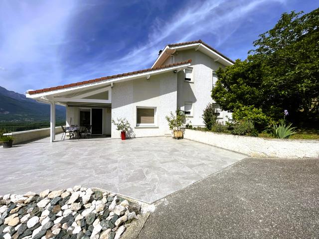 Maison individuelle + grand garage