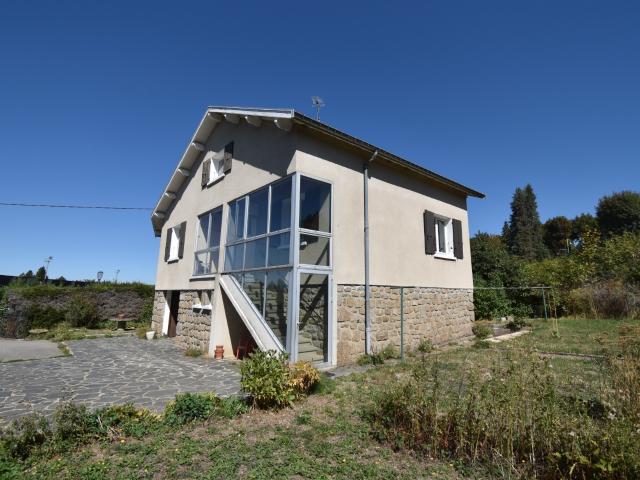 Maison individuelle lumineuse avec jardin et garage — Saint Agrève