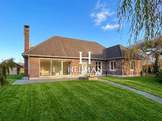 Maison individuelle, plain pied avec vaste grenier aménageab. 152m² Wavrans sur l'Aa