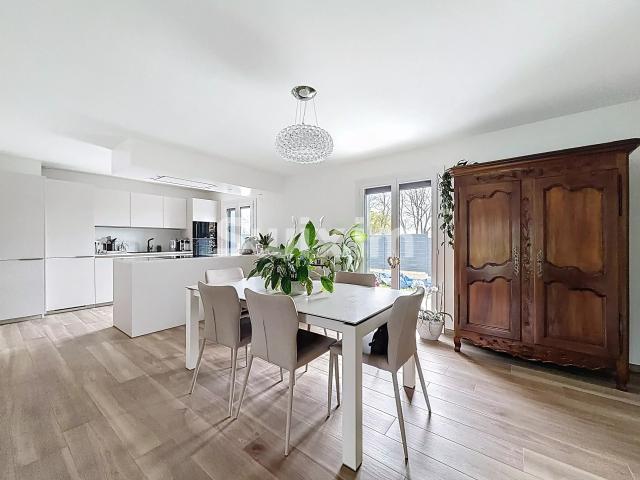 Maison individuelle rénovée T8 de 218m2 sur terrain de 809m2!
