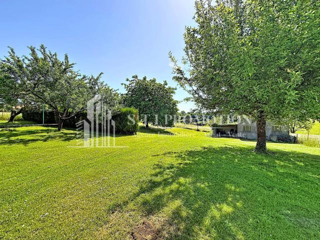 Maison individuelle sur 1963 m2 de terrain dans un environnement calme et exceptionnel !
