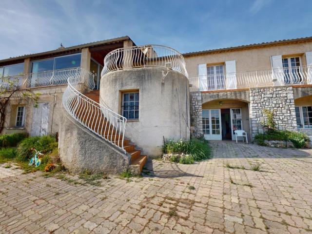 Maison individuelle sur sous sol et 1750m2 de terrain