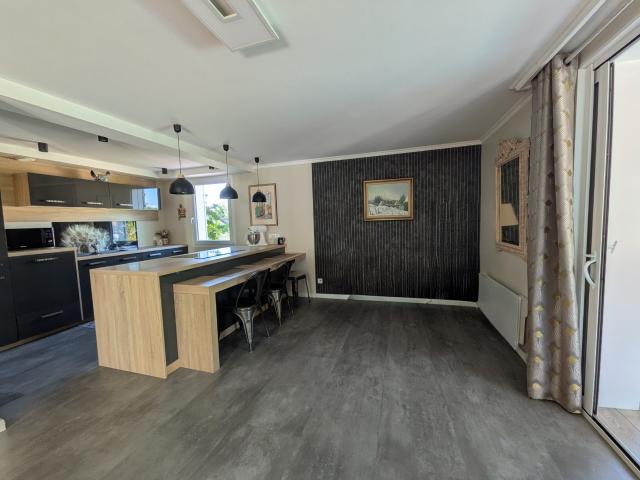 Maison individuelle sans travaux 158 m2 avec piscine et garage