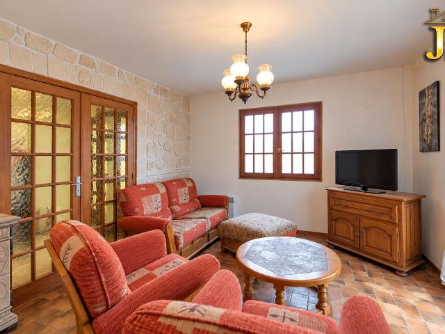 MAISON INDIVIDUELLE, située à ROVILLE AUX CHÊNES, dans un secteur calme, sur un terrain de 1200 m2