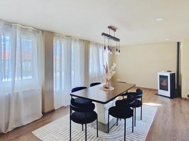 Maison individuelle spacieuse avec 3 garages, terrasse et jardin aux portes des frontières !