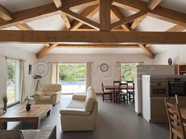 Maison individuelle T5 de 155m² plain pied piscine 83640 Saint Zacharie