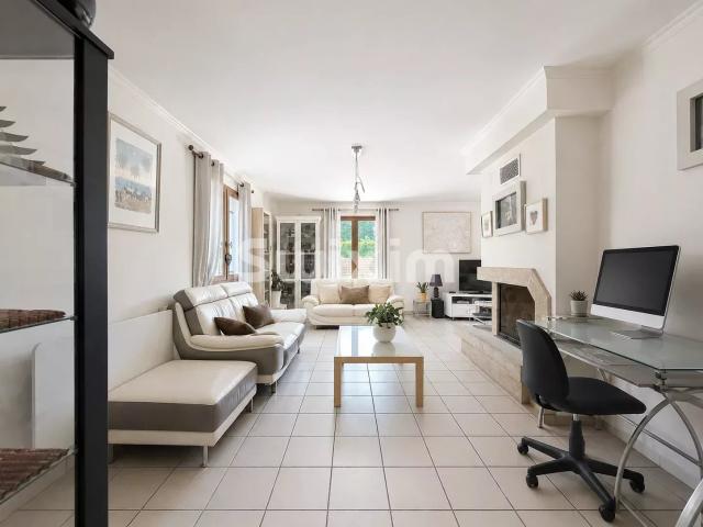 Maison individuelle T5 de 178m2 sur terrain de 853m2!