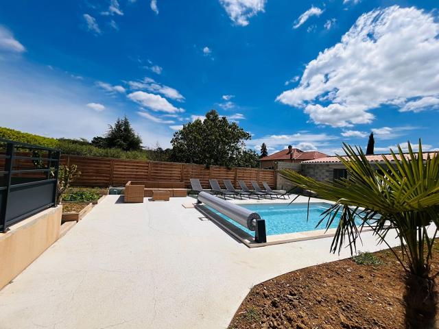 Maison individuelle T6 de 165m² + Garage 90m² Piscine Peyr. 165m² Peyruis