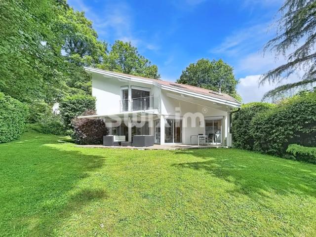 Maison individuelle T6 de 244m2 sur terrain de 1'074m2!