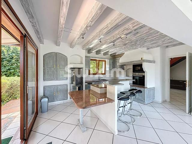 Maison individuelle T7 de 280m2 sur terrain de 1100m2!
