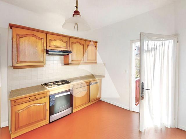 Maison T7 138m2 idéalement située, avec garage et jardin arboré