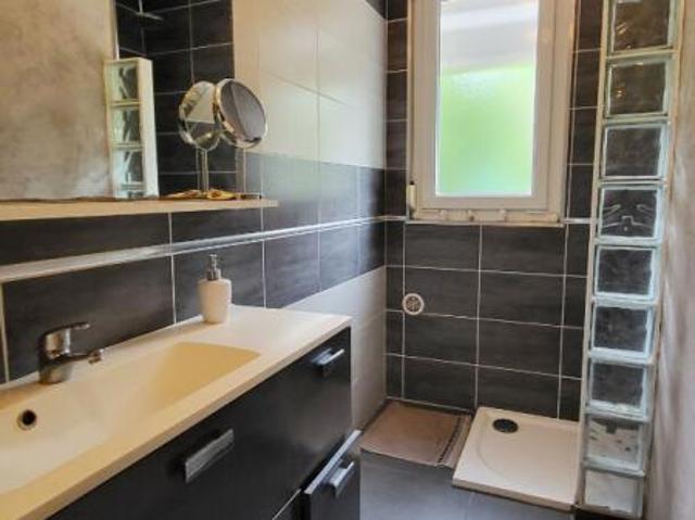Maison Individuelle type plain pied 3 chambres jardin garage cave 82 m² habitables 120m² utiles