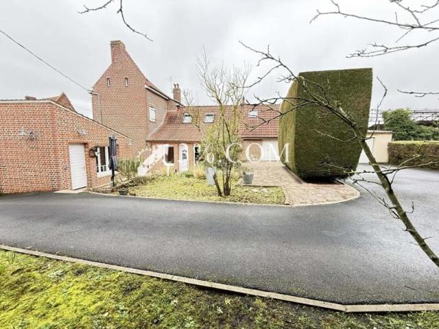 MAISON INDIVIDUELLE 155 m2 4 CH DOUBLE GARAGE SUR 1412 m2!