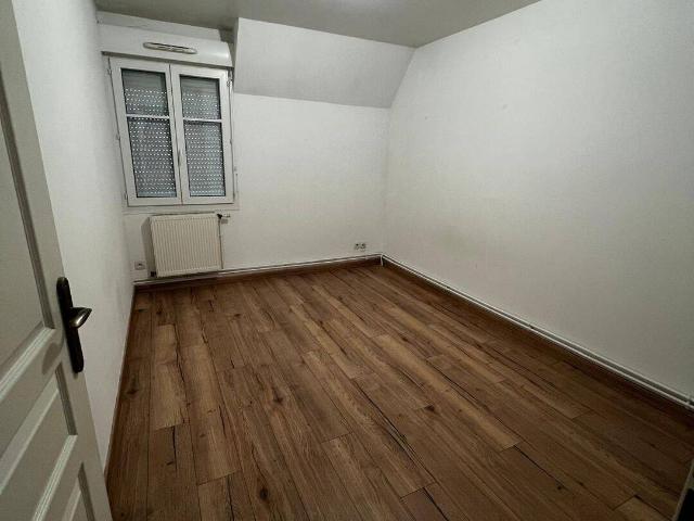Maison individuelle 110 m² – 3 chambres + combles aménagés – Jardin – Parking en sous sol – Seclin