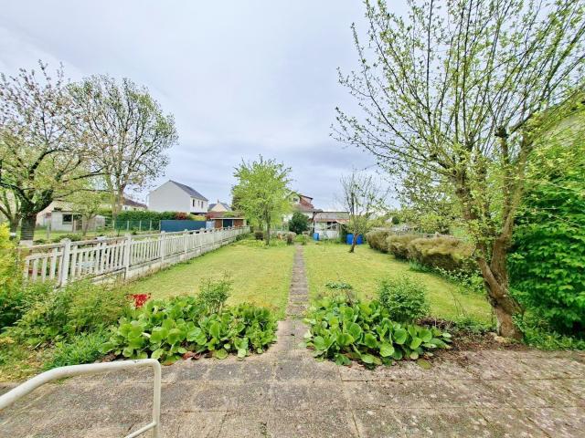 Maison individuelle 129 m2 hab 161 m2 utiles, 641 m2 de terrain