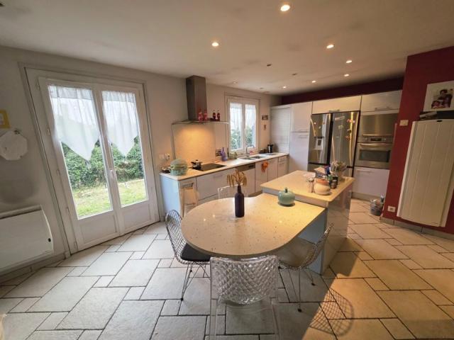 MAISON INDIVIDUELLE 130m² sur 823m²