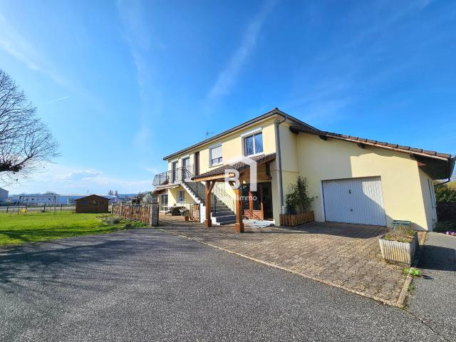 Maison individuelle 208 m2 4 chambres Véranda lumineuse Terrain constructible de 1154 m2 Garage