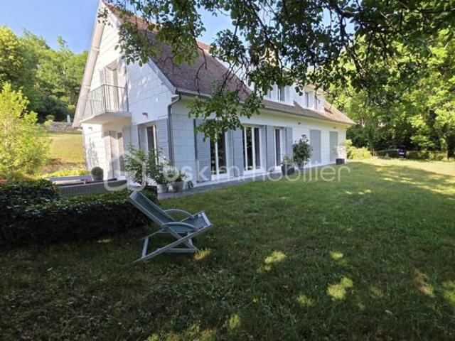 Maison individuelle 235 m2 5 chambres terrain 3783 m2 piscine