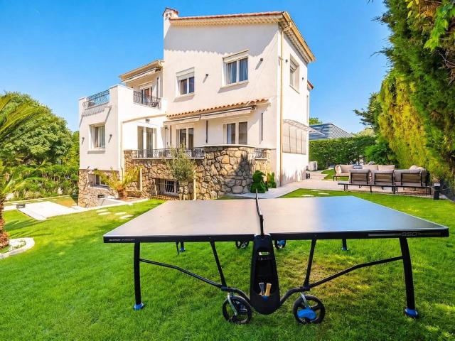 Maison individuelle 300 m de la plage Entièrement rénovée 270m² Juan Les Pins