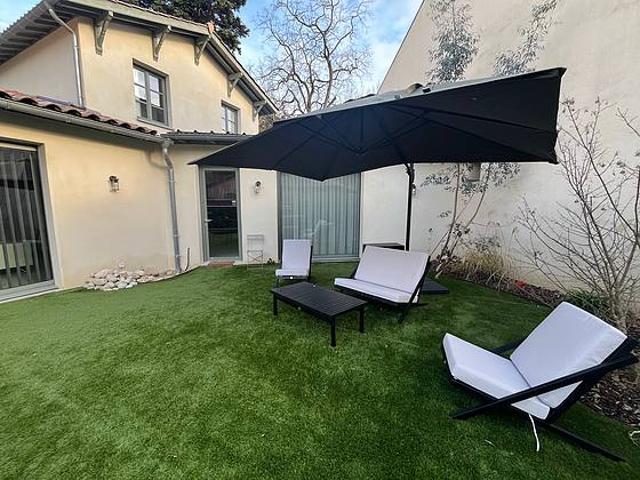 Maison individuelle 3 chambres meublée avec piscine, garage et jardin Nord Ouest de Lyon