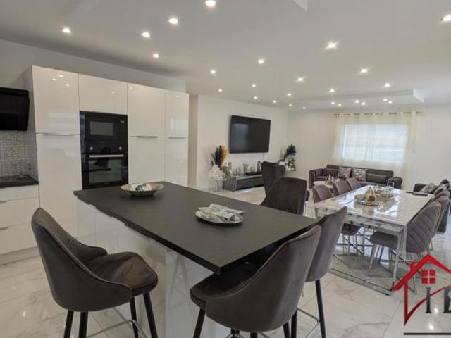 Maison individuelle, 6 Chambres, DPE A+, Piscine Pompe à Cha