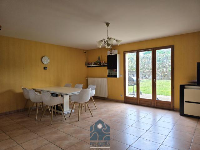 Maison individuelle 7 pièces avec terrasse, garage et jardin