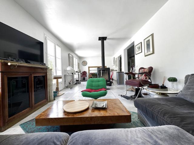 Maison indvlduelle de 7 pièces élevée sur 776 m2 de terrain