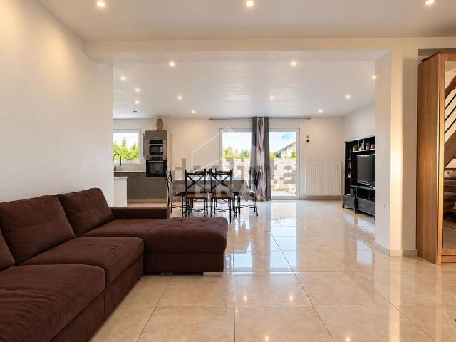 Maison, Isles sur Suippe